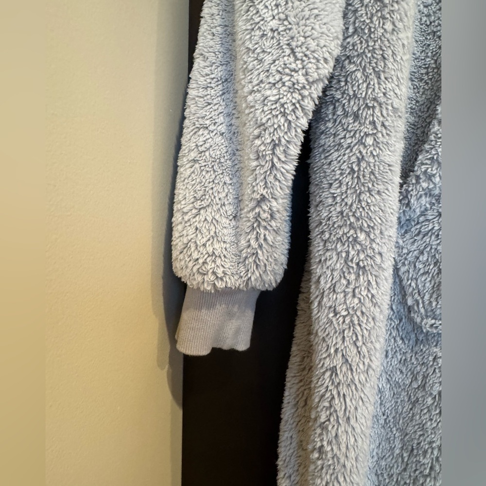 JOYSPUN Cozy Gray Hooded Fleece Robe/Snuggie - Picture 4 of 9